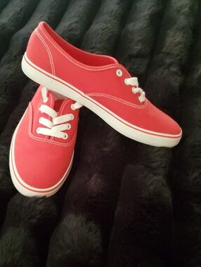 Womens Size 7 Canvas Sneakers